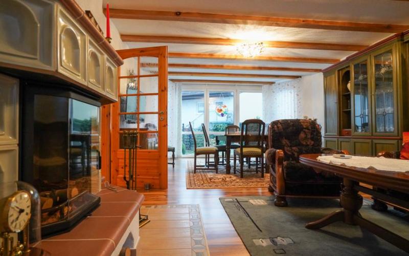 Wohnzimmer mit Kamin 